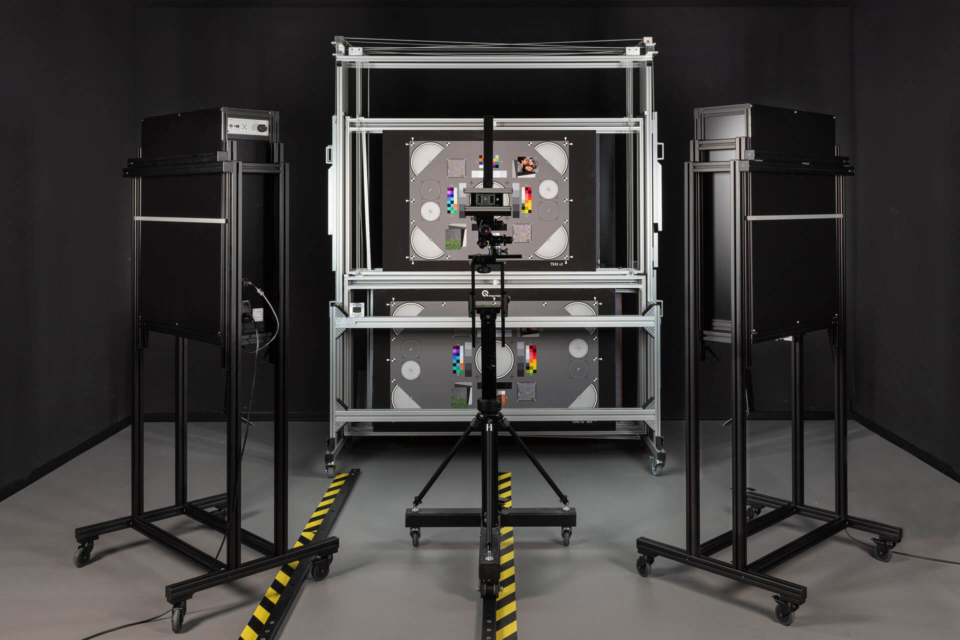 Image 1: An example of a lab setup using reflective illumination